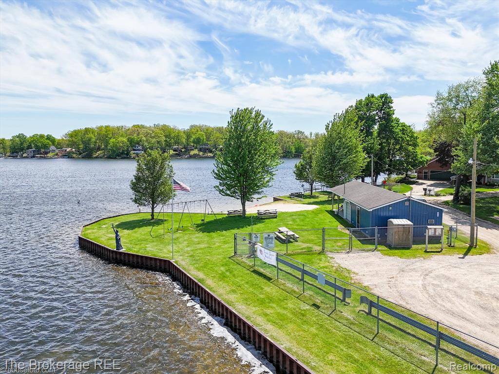 293 Hickory Place Drive, Columbiaville, MI 48421 — Photo 24