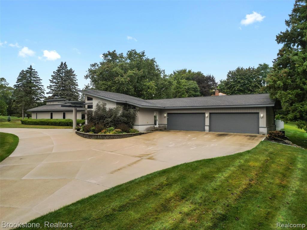 4820 Valley Vista Lane, Troy, MI 48098 — Photo 3