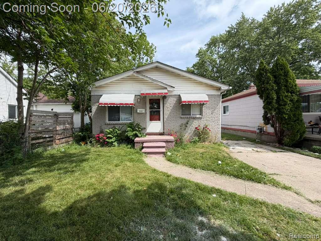 8307 S Essex Avenue, Warren, MI 48089