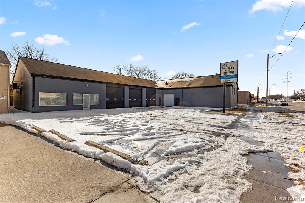 26289 W 8 Mile Road, Redford, MI 48240 — front exterior