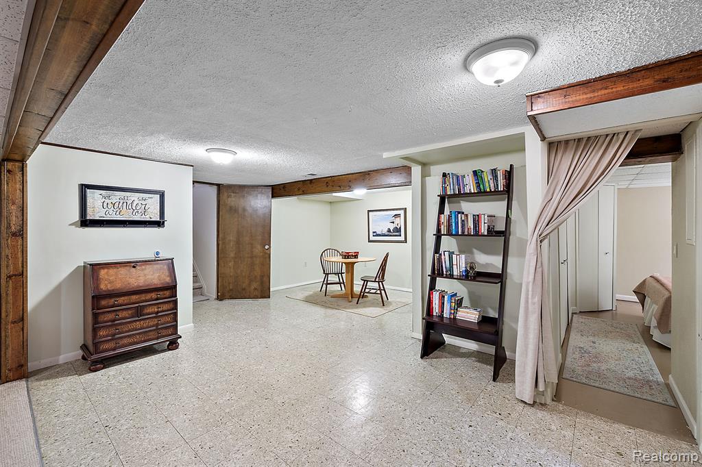 813 ABBEY Lane, Milford, MI 48381 — Photo 29