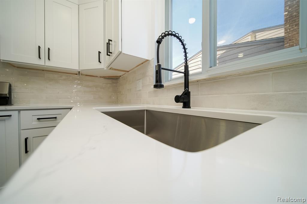 4060 Franklin Park Drive, Sterling Heights, MI 48310 — Photo 14