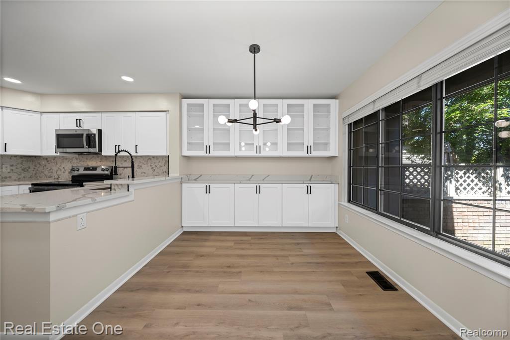 6027 Pebble Lane Court, West Bloomfield, MI — Photo 21