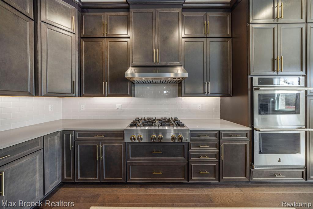 5636 Suffolk Court, West Bloomfield, MI — Photo 11