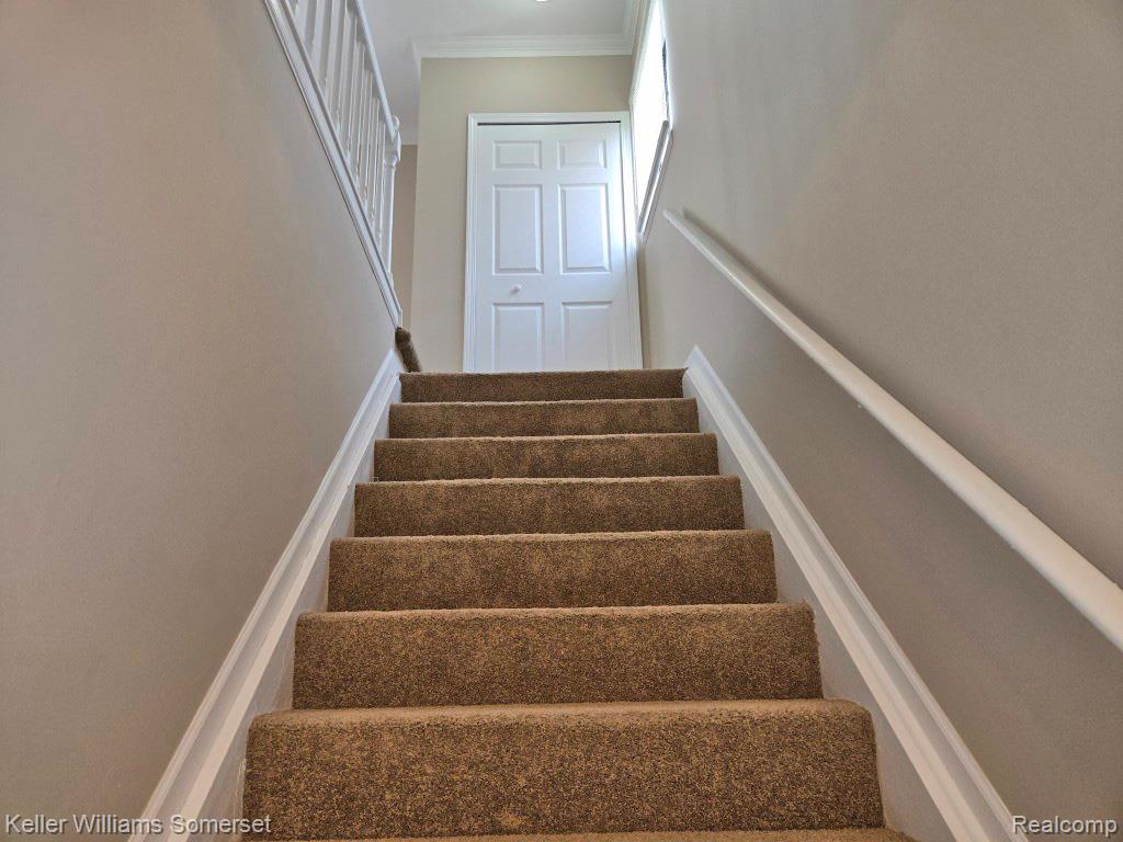 71 Meadow Wood Drive, Rochester Hills, MI 48307 — Photo 10