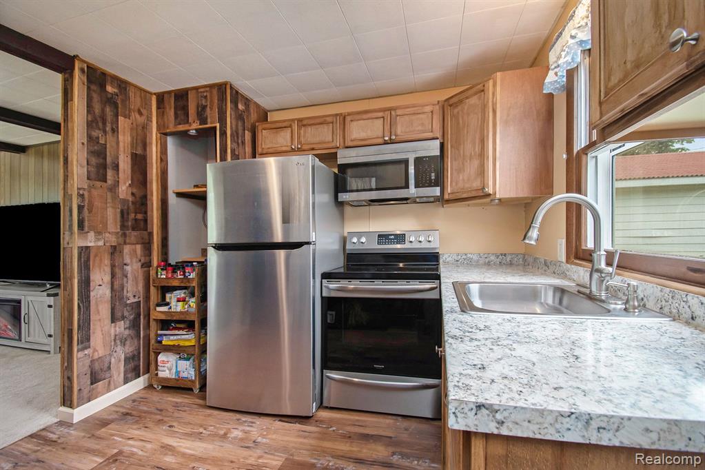 6954 LAKEVIEW Drive, Hubbard Lake, MI 49747 — Photo 4
