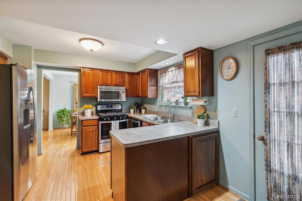 45303 CLAYMORE Drive, Canton, MI 48187 — Photo 19