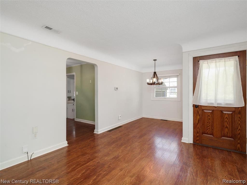 5933 Dwight Avenue, Waterford, MI 48327 — Photo 3