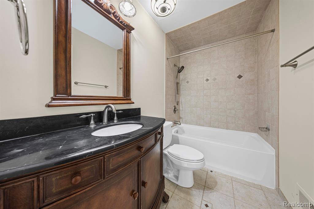 5206 RICHARD RUN WEST, West Bloomfield, MI — Photo 23