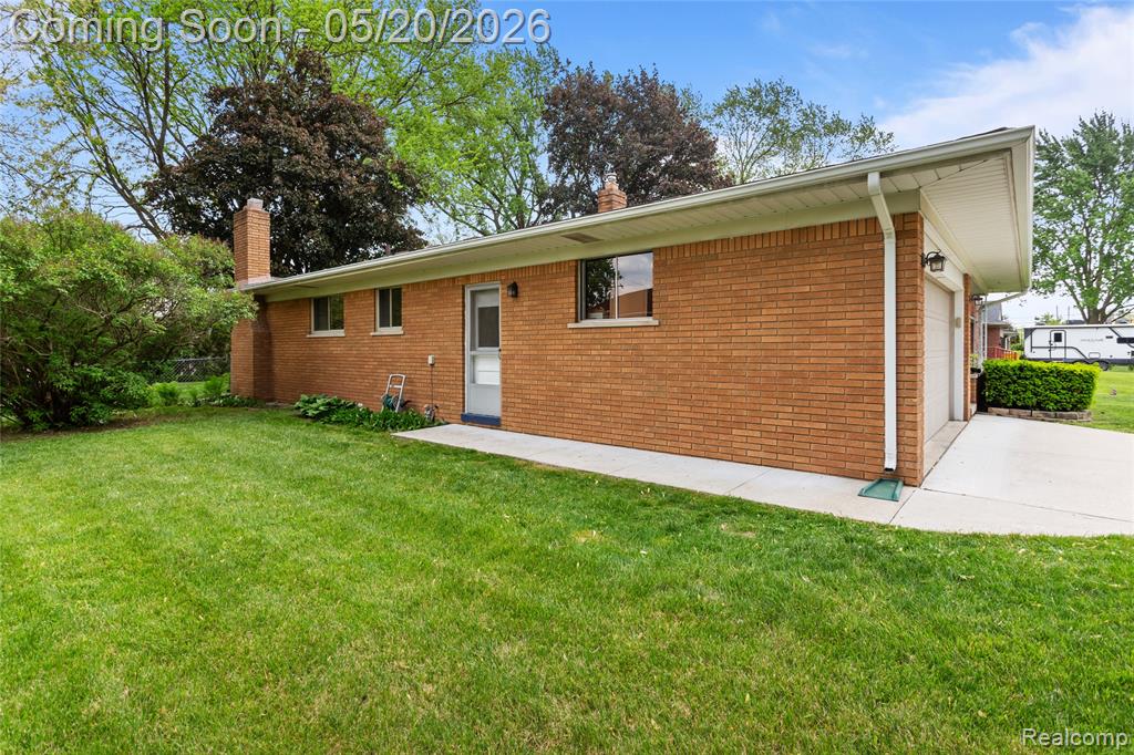 45078 Vanker Avenue, Utica, MI 48317 — Photo 10
