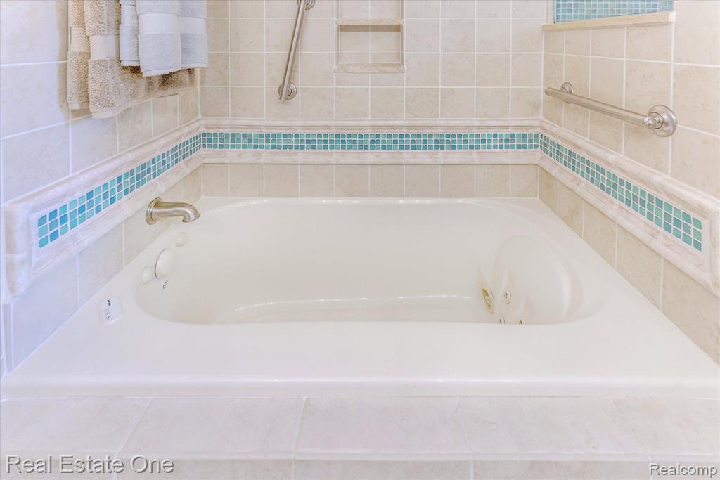 488 ORCHARDALE Drive, Rochester Hills, MI 48309 — Photo 55