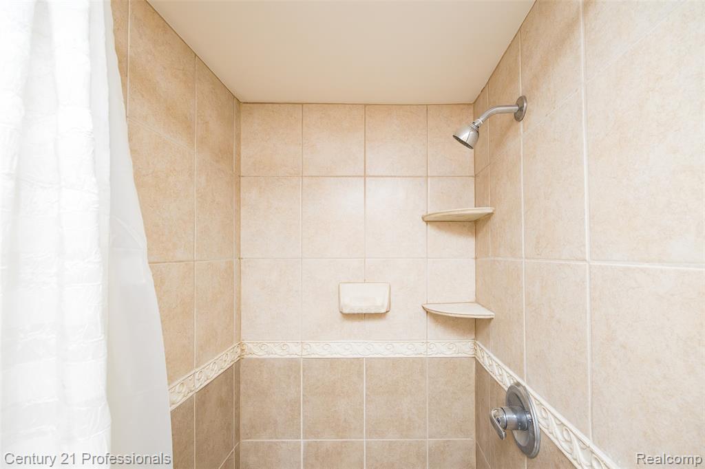 4939 Duchess Drive, Sterling Heights, MI 48310 — Photo 27