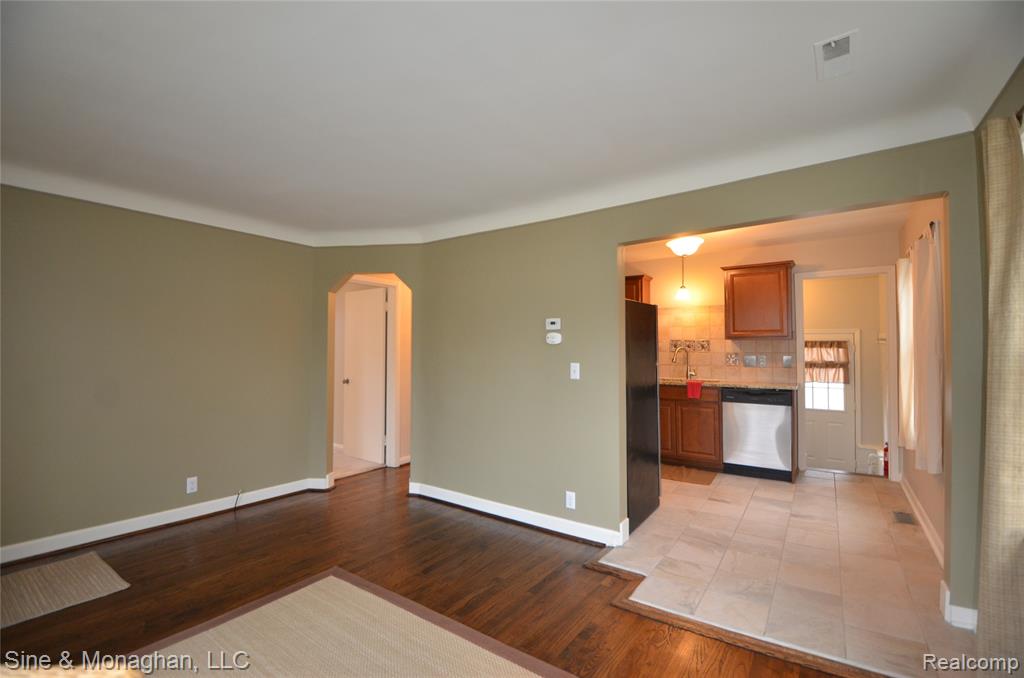 421 W Kalama Avenue S, Madison Heights, MI 48071 — Photo 10