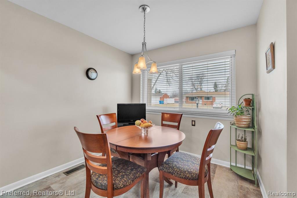 5238 Busch Avenue, Warren, MI 48091 — Photo 9