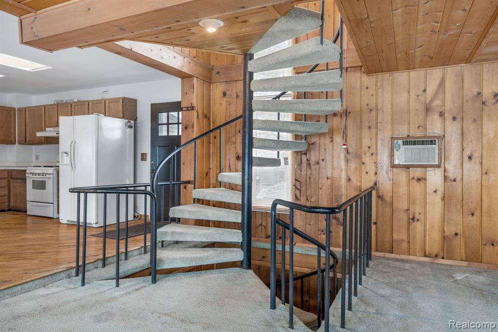 653 CENTRAL Drive, Lake Orion, MI 48362 — Photo 15