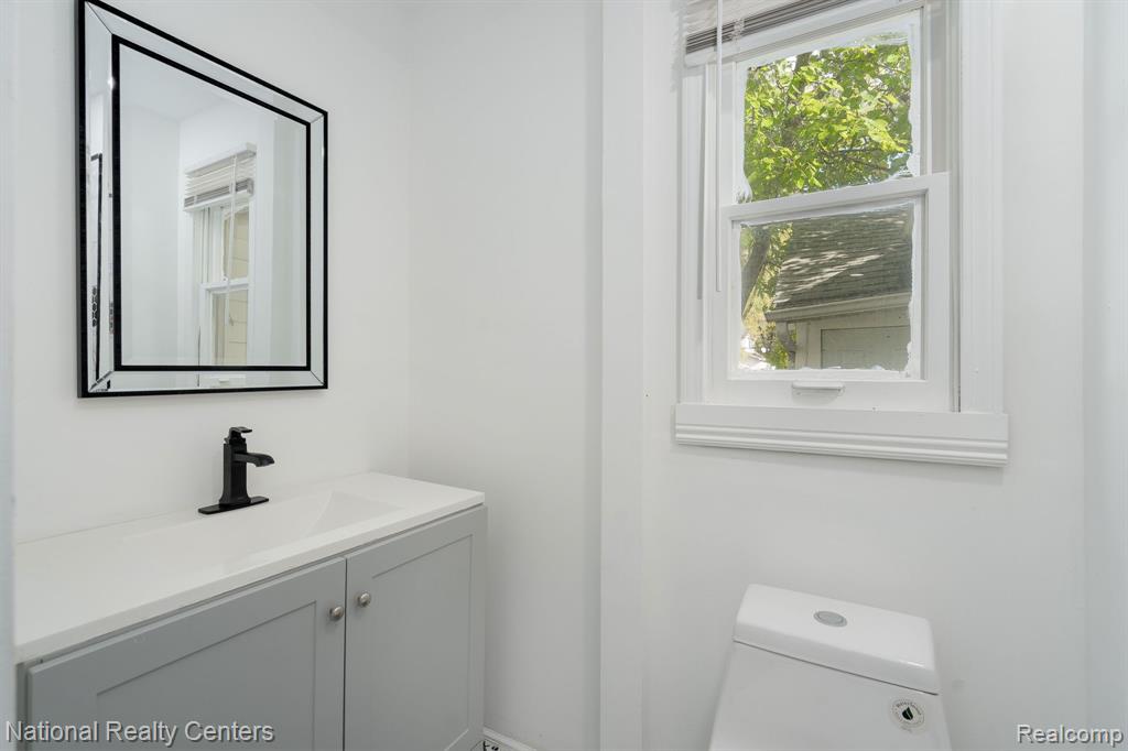8104 Jackson Avenue, Warren, MI 48089 — Photo 15