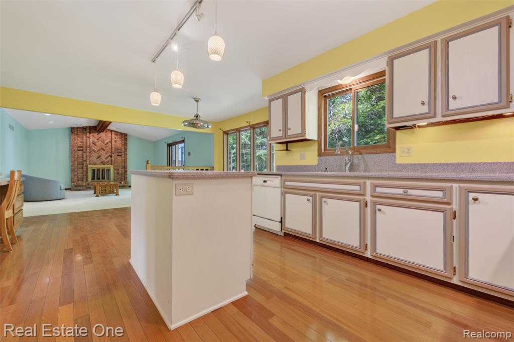 417 Eckford Circle, Troy, MI 48085 — Photo 9