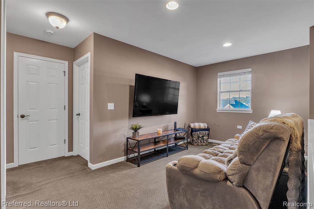 28430 Oakmonte Circle E, New Hudson, MI 48165 — Photo 34