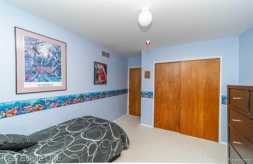 8260 ENGLEWOOD Drive, Clarkston, MI — Photo 39