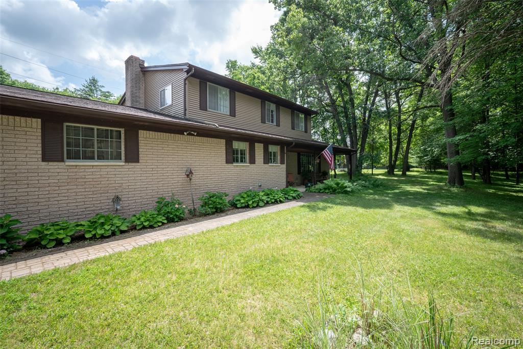 560 Coats Road, Lake Orion, MI 48362 — Photo 2