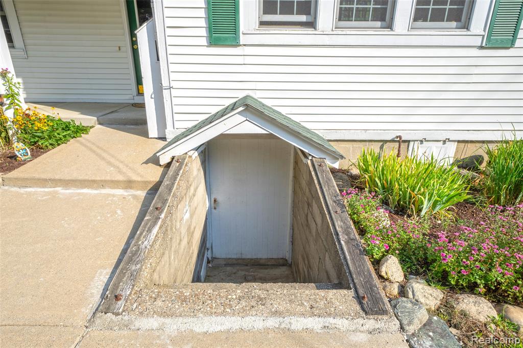 371 N Ortonville Road, Ortonville, MI 48462 — Photo 41