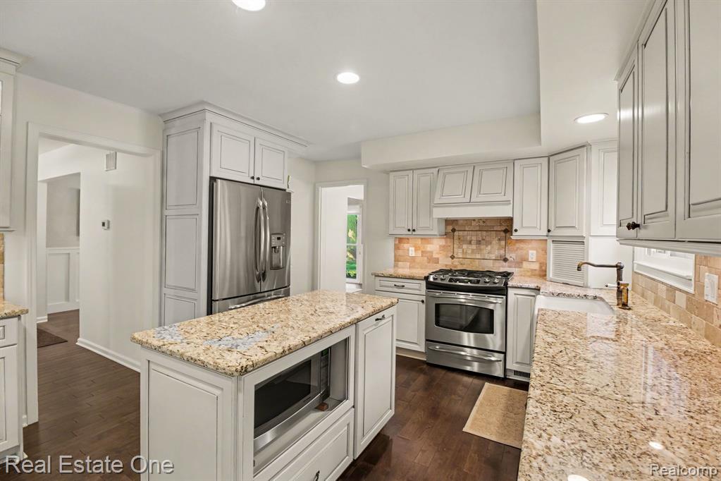 5963 Barnstable Court, West Bloomfield, MI — Photo 12