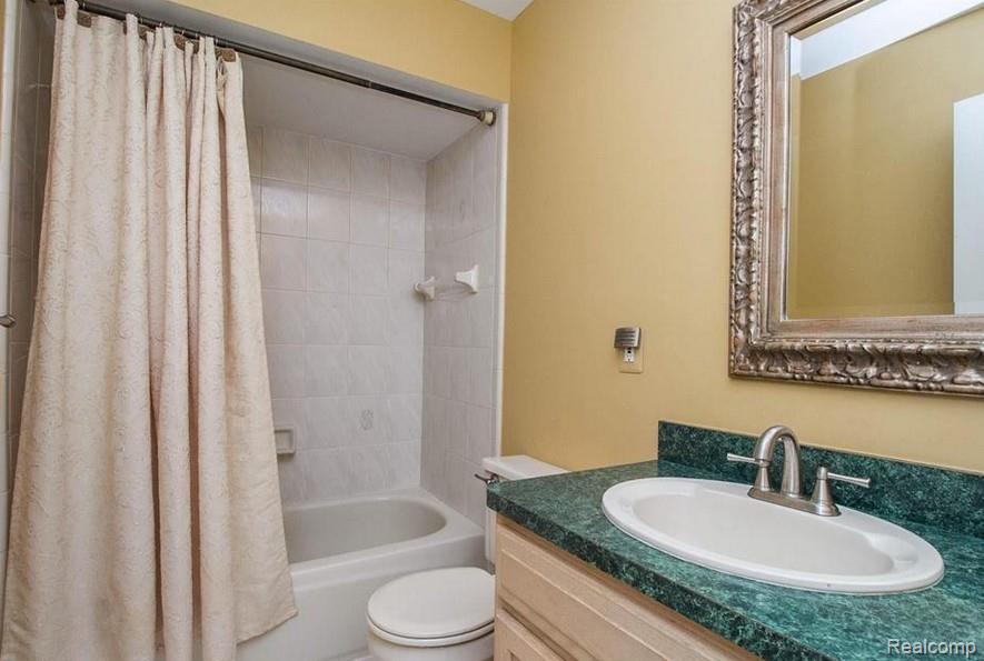 48428 Estera Drive, Utica, MI 48315 — Photo 27