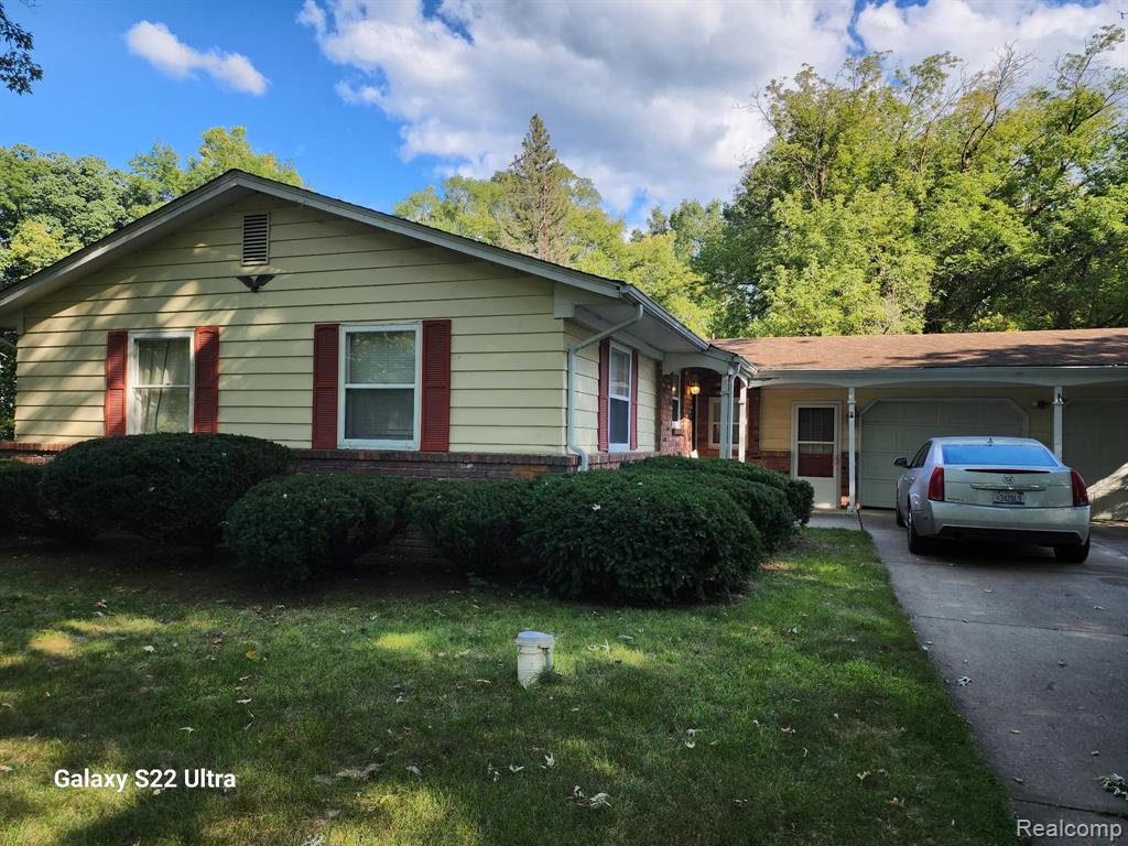 2340 Pineview Court, Flushing, MI 48433 — Photo 3