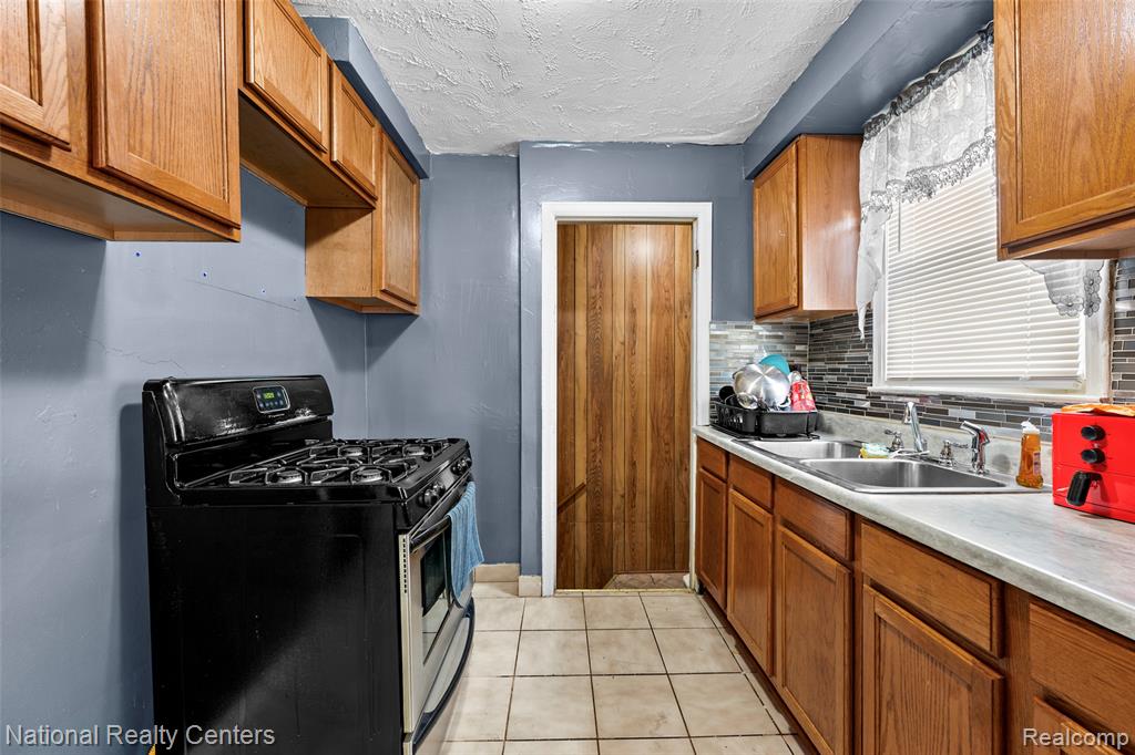6530 Brace Street, Detroit, MI 48228 — Photo 13