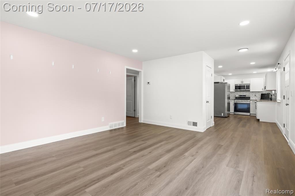 8385 Hillcrest Boulevard, Westland, MI — Photo 6