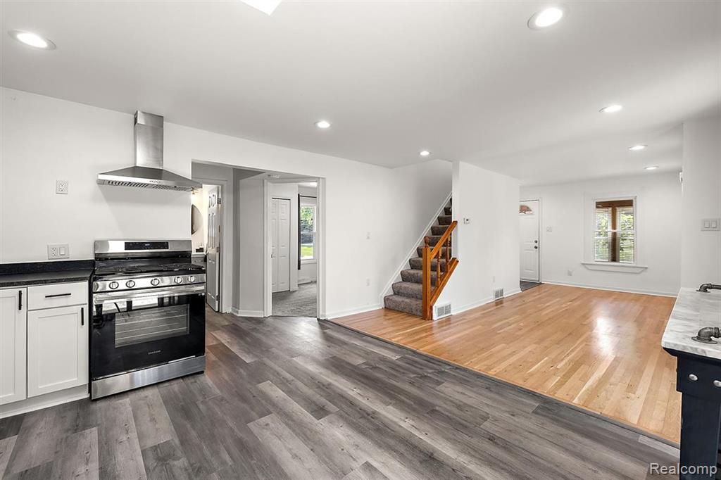 433 CHERRY Drive, Troy, MI 48083 — Photo 11