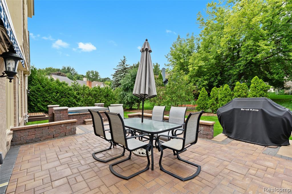 6034 Beachwood Drive, West Bloomfield, MI 48324 — Photo 41