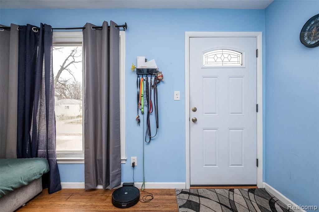 957 E Meyers Avenue, Hazel Park, MI 48030 — Photo 4
