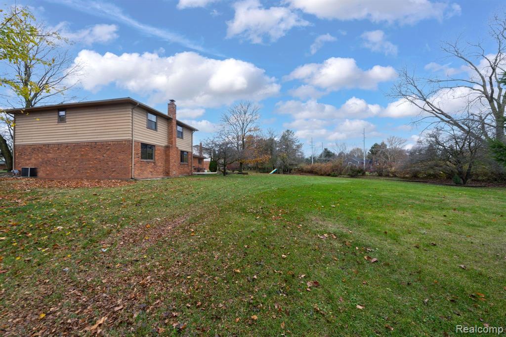 982 LANGLEY Road, Rochester Hills, MI 48309 — Photo 46