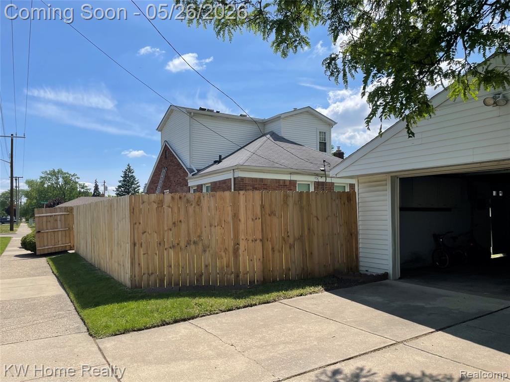 16853 Lincoln Avenue, Eastpointe, MI 48021 — Photo 31