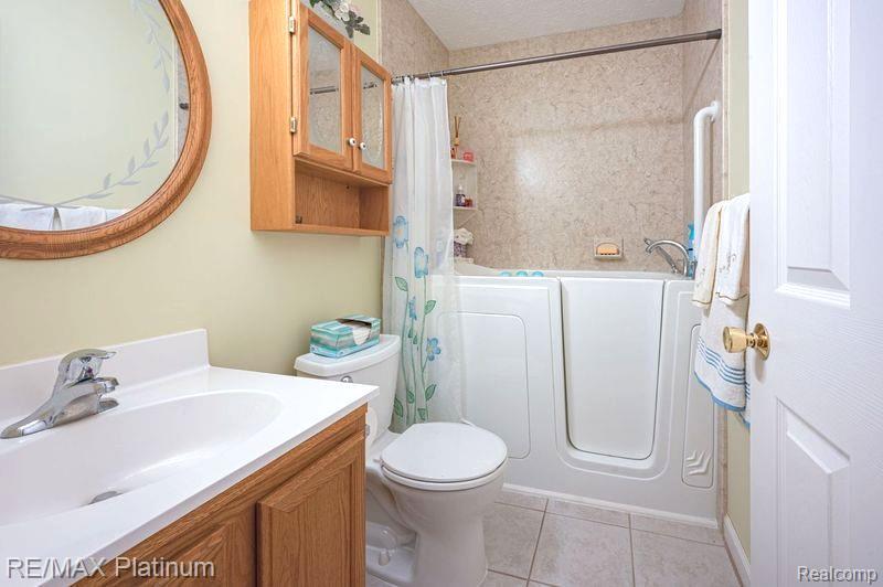 7567 Radcliffe, 55, Brighton, MI 48114 — Photo 20