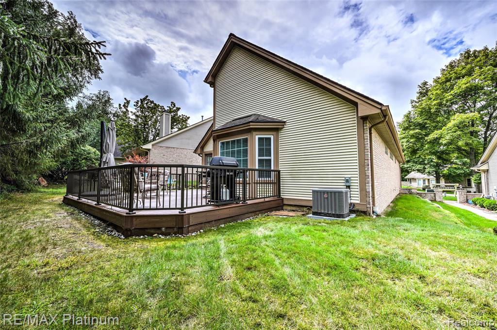 807 Whisperwood Drive, 70, Fenton, MI 48430 — Photo 45