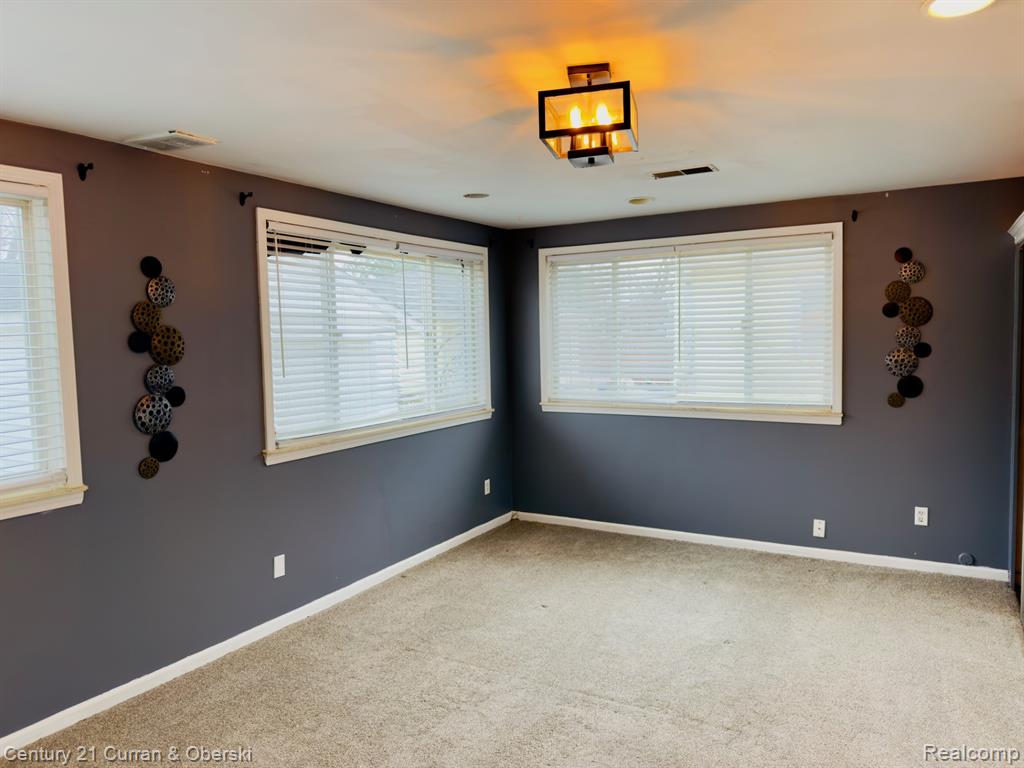 8320 Robindale Avenue, Dearborn Heights, MI 48127 — Photo 8