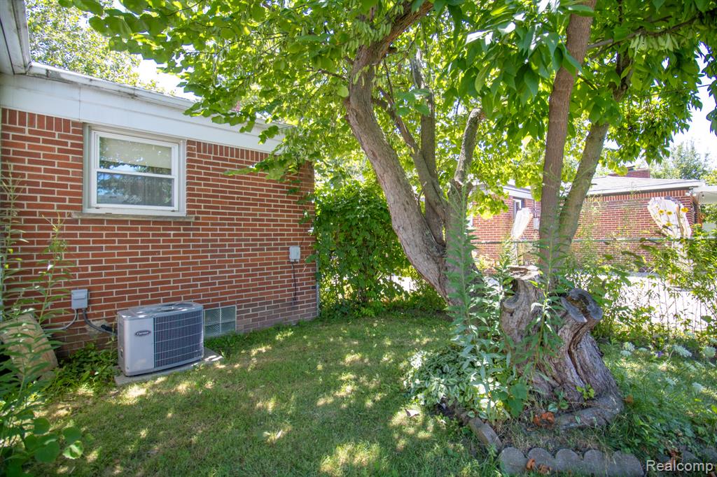 5743 Plainfield Street, Dearborn Heights, MI 48127 — Photo 33