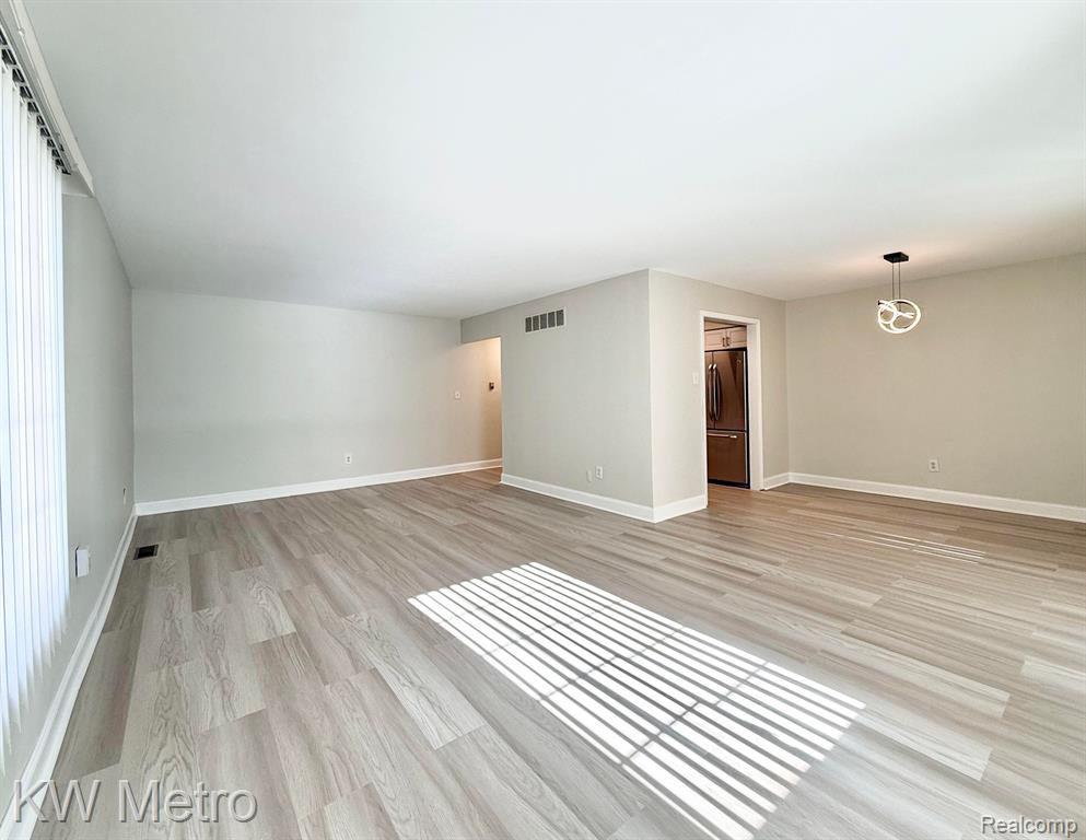 666 E FOX HILLS Drive, Bloomfield Hills, MI 48304 — Photo 11