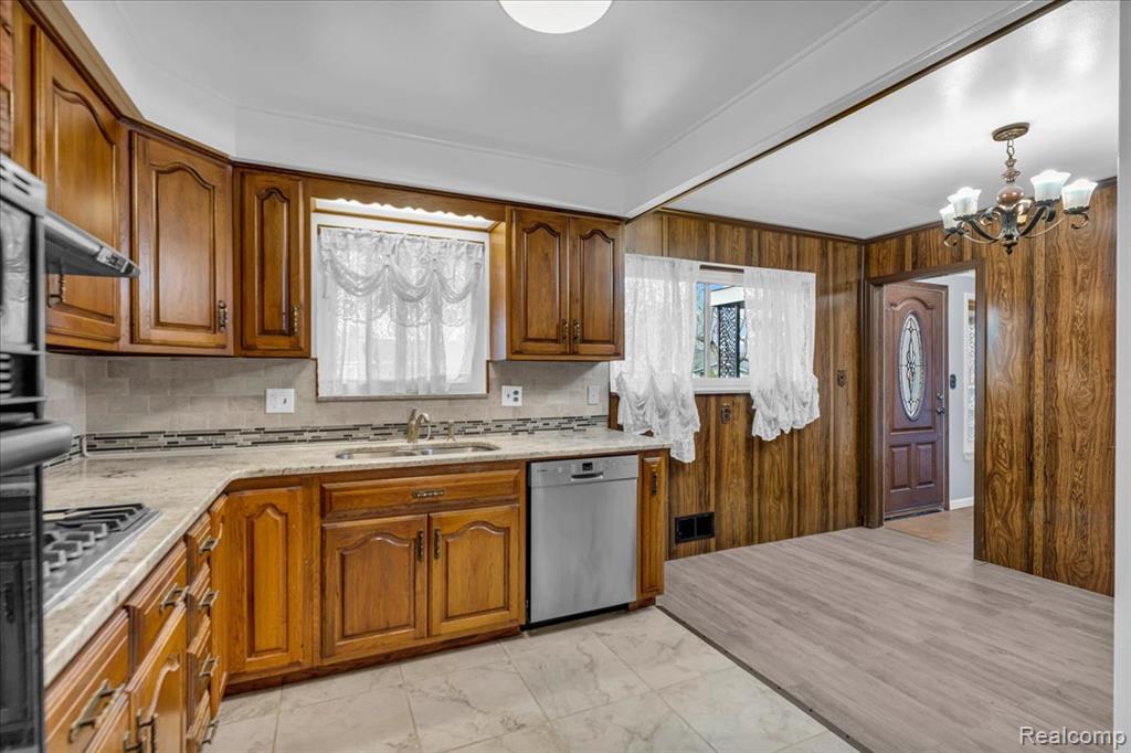 25615 Tireman Street, Dearborn Heights, MI 48127 — Photo 9
