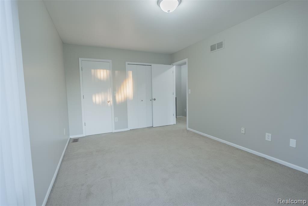 44613 New Hampshire Drive, Clinton Twp, MI 48038 — Photo 22