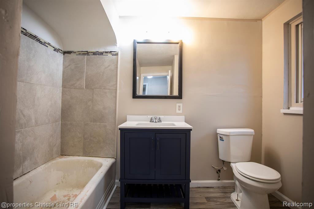 9957 W OUTER Drive, Detroit, MI 48223 — Photo 11