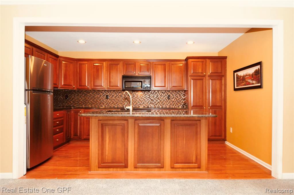 26 Pointe Park Place, 303, Grosse Pointe Park, MI 48230 — Photo 15