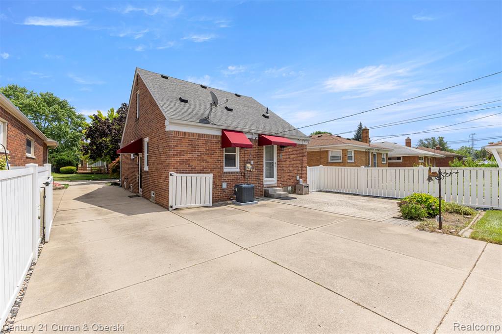 7146 Luana Avenue, Allen Park, MI 48101 — Photo 32