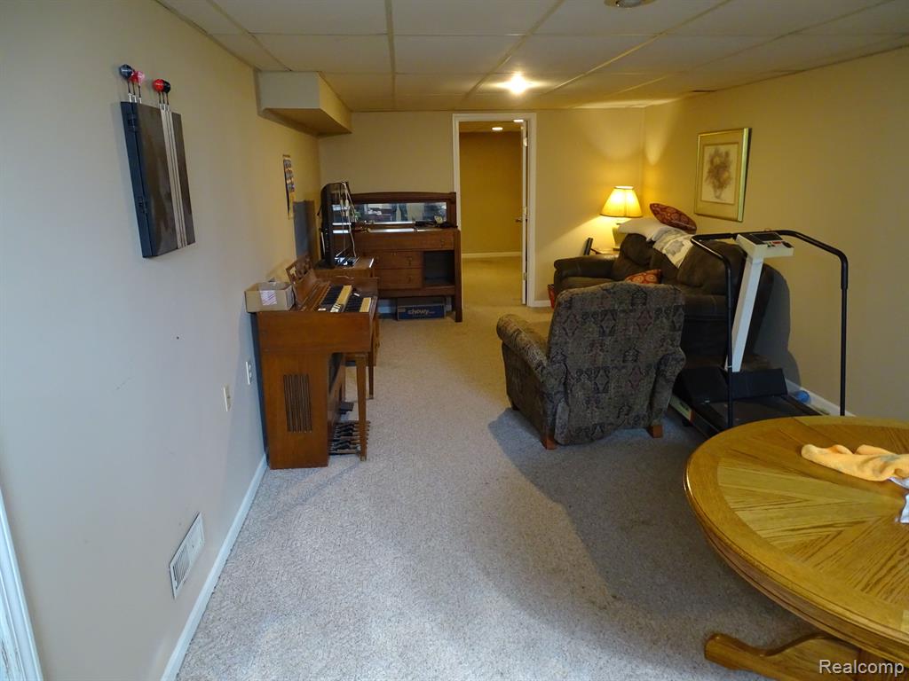 5232 GREENLEAF Drive, Swartz Creek, MI 48473 — Photo 11
