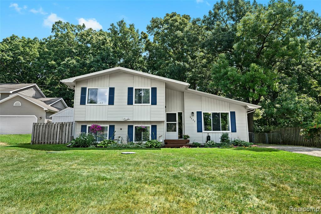 9438 Waite Drive, Fenton, MI 48430 — front exterior