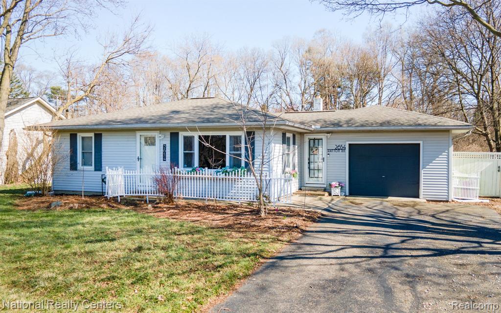 2654 Hatton Road, Auburn Hills, MI 48326 — Photo 2