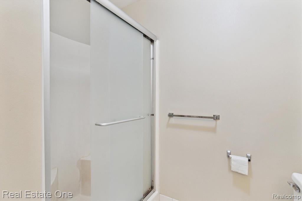 24762 Bashian Drive, Novi, MI — Photo 17