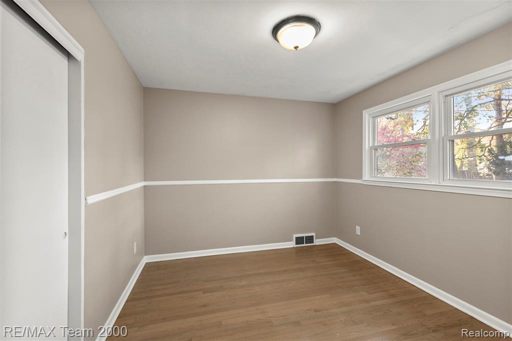 20602 Kenmore Avenue, Harper Woods, MI 48225 — Photo 14